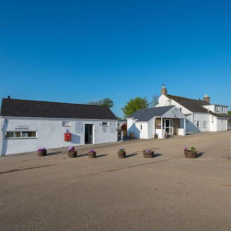 Beautiful Willow Lodge 67-4-6 Persons-Private Hot Tub-Pet Friendly-Tranquil Holiday Away From It All Yet Not Far To St Austell-The Holiday Home Has Two Bedrooms, Living & Dining Area, Equipped Kitchen -Decking-Al Fresco Dining-Fishing Lakes-Pet Frien Grampound Esterno foto