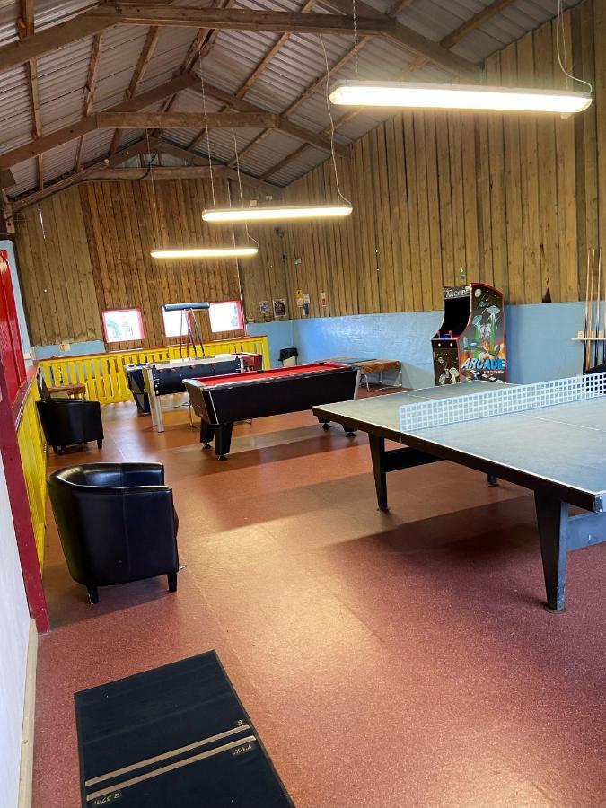 Beautiful Willow Lodge 67-4-6 Persons-Private Hot Tub-Pet Friendly-Tranquil Holiday Away From It All Yet Not Far To St Austell-The Holiday Home Has Two Bedrooms, Living & Dining Area, Equipped Kitchen -Decking-Al Fresco Dining-Fishing Lakes-Pet Frien Grampound Esterno foto